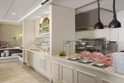 Hilton Garden Inn Boston-Burlington - Click Find 0