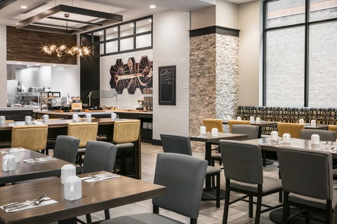 Hilton Garden Inn Iowa City Downtown University - Bridge Guide 1