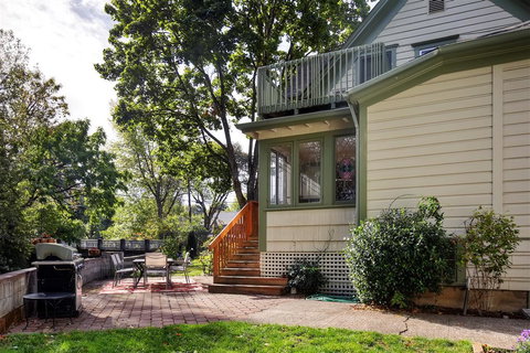 Historic And Charming Salem Home With Mill Creek Views! - Bet 4u 2
