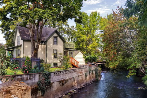 Historic And Charming Salem Home With Mill Creek Views! - Bet 4u 1