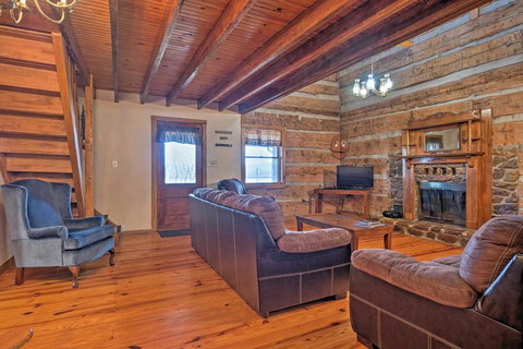 Historic Derby Cabin With Hot Tub & Ohio River Views! - Bet 4u 2
