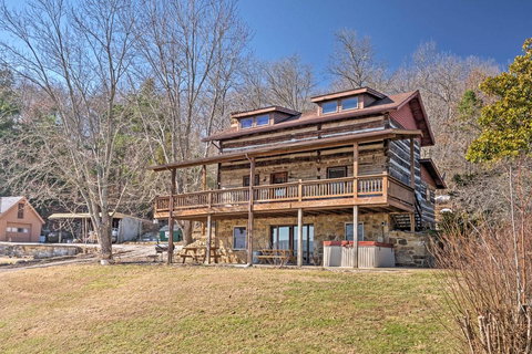 Historic Derby Cabin With Hot Tub & Ohio River Views! - Bet 4u 0