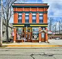 Historic Downtown Saugatuck Loft Apartment