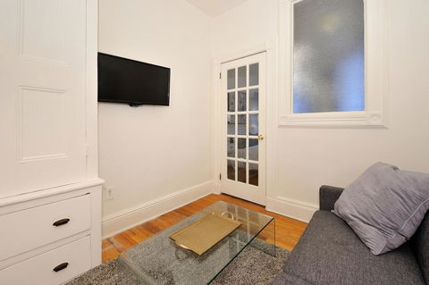 Hobokens 1 Bedroom Delight * Polished - Click Find 3