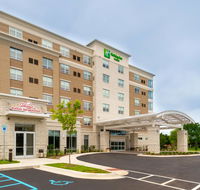 Holiday Inn  Suites - Farmington Hills - Detroit NW