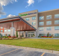 Holiday Inn Express  Suites Tulsa Midtown
