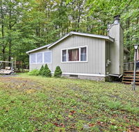 Home with Sunroom  Access to Arrowhead LK Amenities