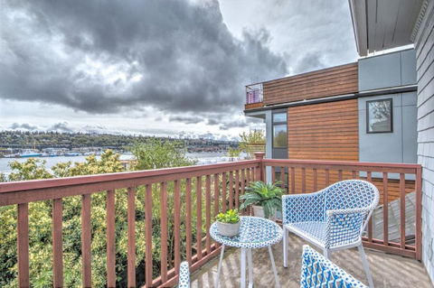 Hosteeva Lake Union Apt W Private Balcony. Walking Distance To Hot Spots - Click Find 3