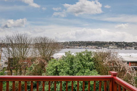 Hosteeva Lake Union Apt W Private Balcony. Walking Distance To Hot Spots - Click Find 0