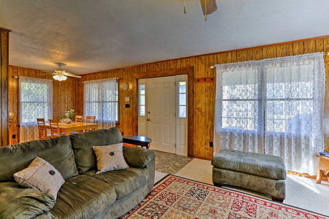 House With Fenced Yard And Shared Pier On Lake Waccamaw - Bridge Guide 3