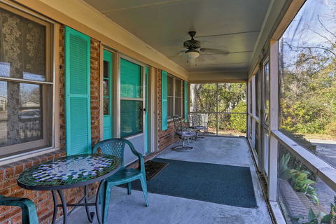 House With Fenced Yard And Shared Pier On Lake Waccamaw - Bridge Guide 0