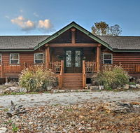 Huge Log Cabin with Deck - 5 Mins to Table Rock Lake