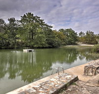Hunt Home with Deck  2 Kayaks on the Guadalupe River