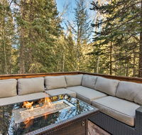 Idaho Springs Cabin with Hot Tub on half Acre