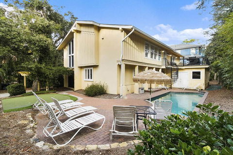 Island Getaway By Five Star Properties - Click Find 1