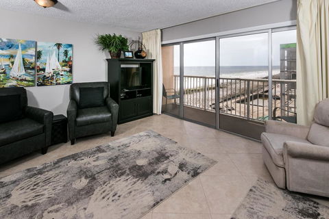 Islander 606:Amazing BEACH Side Condo FREE Beach Service, Movies, Golf & More - Click Find 0