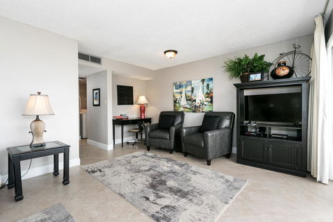 Islander 606:Amazing BEACH Side Condo FREE Beach Service, Movies, Golf & More - Click Find 2