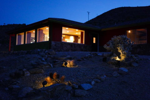 Joshua Tree Retreat With Sweeping Views & Hot Tub - Bet 4u 3