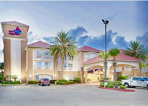 Kemah Edgewater Hotel - Click Find 0
