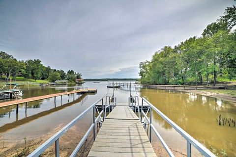 Kentucky Lake Retreat With Private Dock & Deck - Bet 4u 1