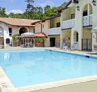 La Casa Inn and Suites