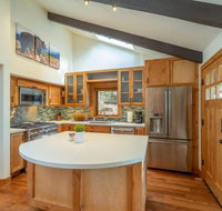 Lake View Walk to Beach Garwoods More