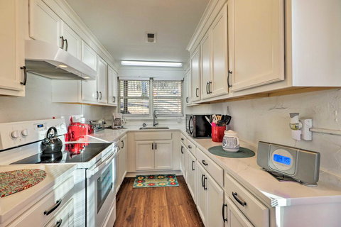 Lakefront Delta Cottage With Views, Canoe And Dock! - Bet 4u 3