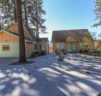 Lakeside Cabin 10
