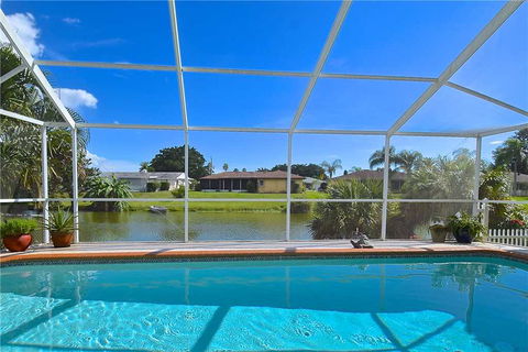 Lakeside House, 4 Bedrooms, Private Heated Pool, HDTV, Sleeps 8, WiFi - Click Find 3