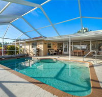 Lakeside House 4 Bedrooms Private Heated Pool HDTV Sleeps 8 WiFi