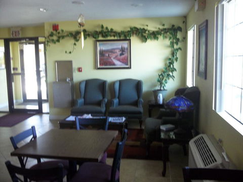 Lakeside Inn - Click Find 1