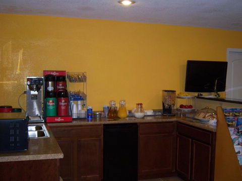 Lakeside Inn - Click Find 2
