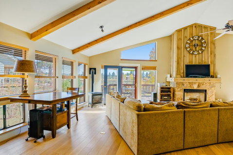 Lakeside Lodge - Click Find 1