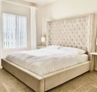 Lakeview Luxury King Bed Central to Downtown and Airport