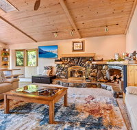 Lakeview Pine Haven Hot Tub Near Skiing Beach home