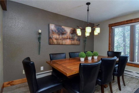 Lance's West Chalet - Walkable, Spacious & Elegant - Click Find 1