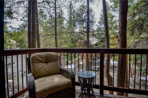 Lance's West Chalet - Walkable, Spacious & Elegant - Click Find 3