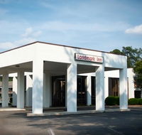 Landmark Inn