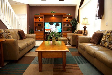 Large 7 Bed 4 Bath Home With Pool & Spa - Click Find 0