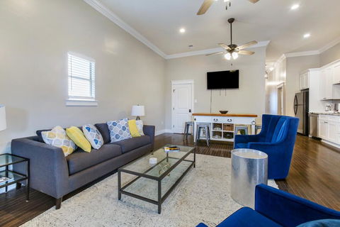 Large Historic Getaway - Bet 4u 2