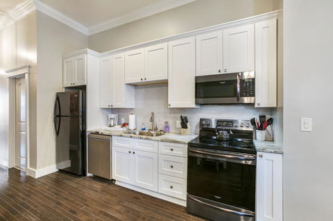 Large Historic Getaway - Bet 4u 3