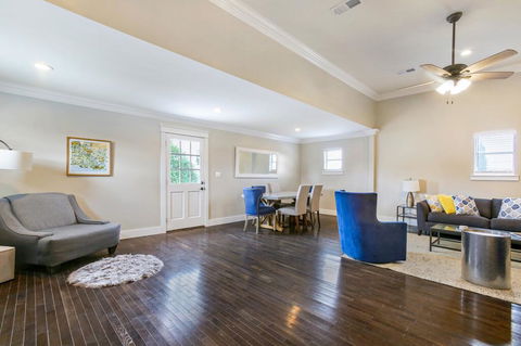 Large Historic Getaway - Bet 4u 1