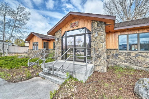 Large Ten Sleep Home On Main St, 10 Mins To Canyon - Click Find 1