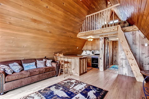 Lovely A-Frame Antimony Cabin With Gorgeous Mtn Views - Bet 4u 2