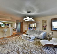 Luxury  Stylish Retreat with Views on 1 Acre