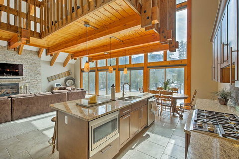 Luxury Central Grand Lake Home W/Huge Deck+Hot Tub - Bet 4u 3