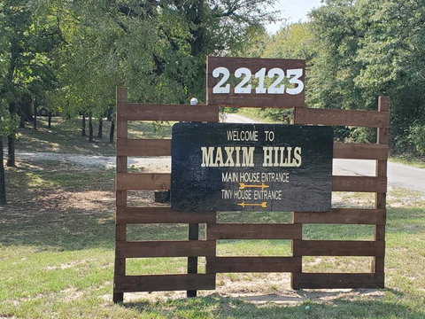Maxim Hills - 4 Bedroom Home - Click Find 3