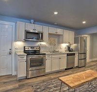 Modern Downtown Getaway - Walk to Waterfront