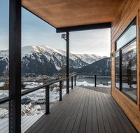 New Custom Built Mountain View Retreat - Juneau