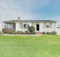 New Listing Charming Port Cottage - Walk to Beach home
